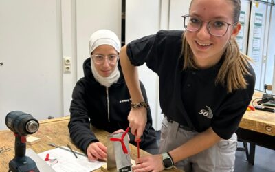 Siebtklässler der Josef-Anton-Schneller-Mittelschule lernen von den Auszubildenden der BSH Hausgeräte GmbH